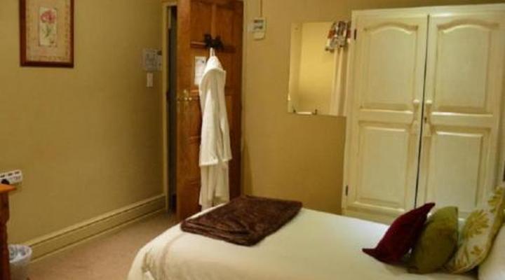 Le Chateau Guesthouse & Conference Centre