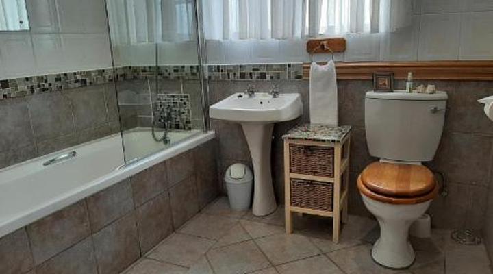 Le Chateau Guesthouse & Conference Centre