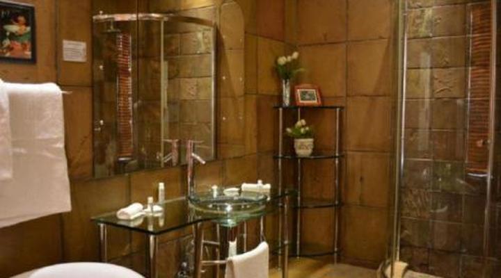 Le Chateau Guesthouse & Conference Centre