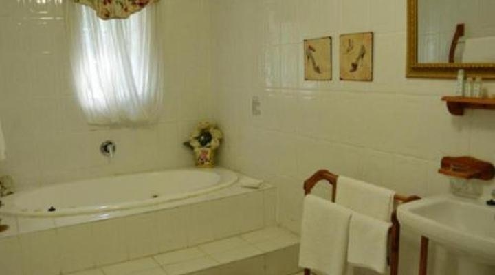 Le Chateau Guesthouse & Conference Centre