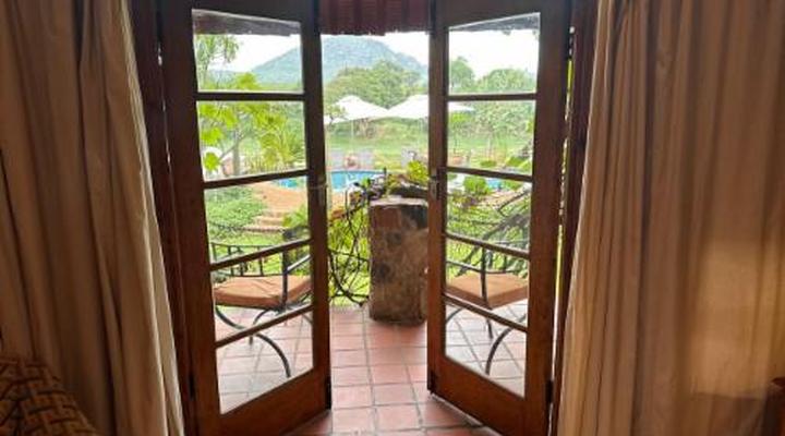 River House Guest Lodge