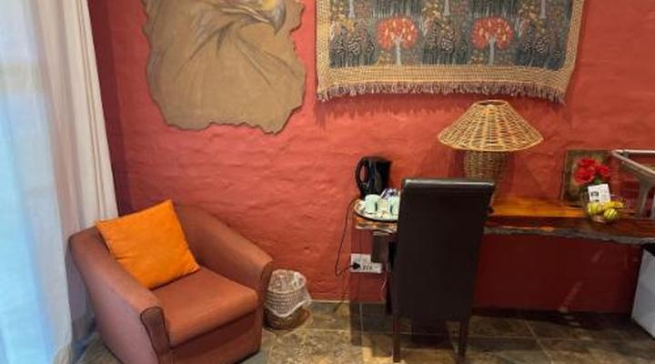 River House Guest Lodge