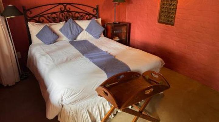 River House Guest Lodge