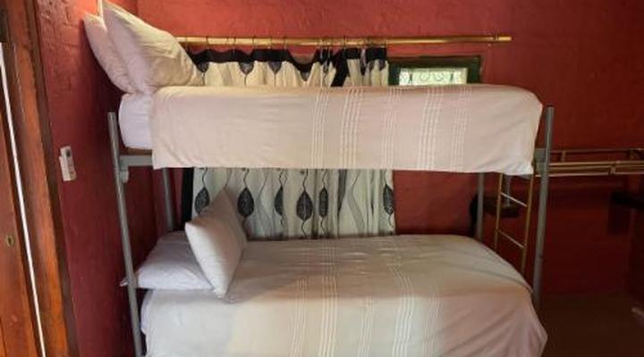 River House Guest Lodge