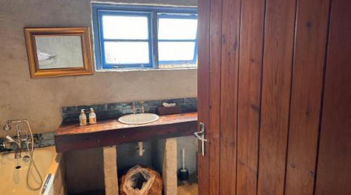 River House Guest Lodge