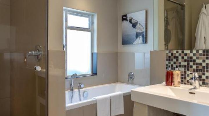 Whale Rock Luxury Lodge