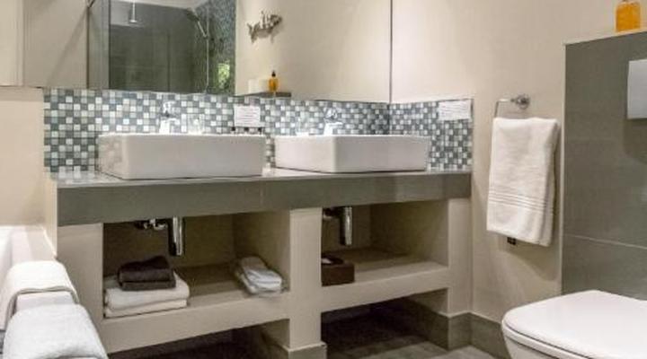 Whale Rock Luxury Lodge