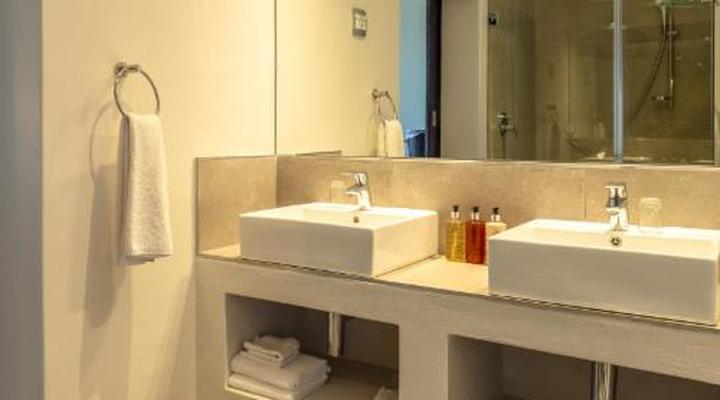 Whale Rock Luxury Lodge