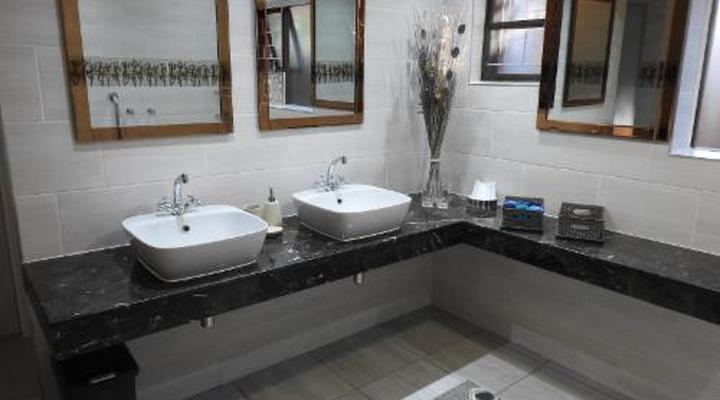 Dungbeetle River Lodge