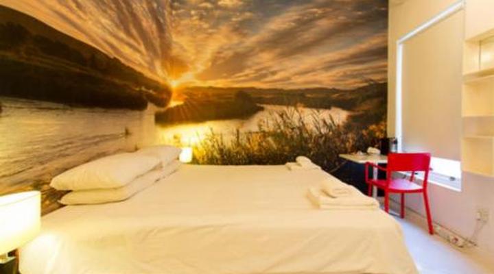 Daddy Long Legs Art Hotel