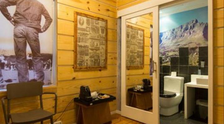 Daddy Long Legs Art Hotel