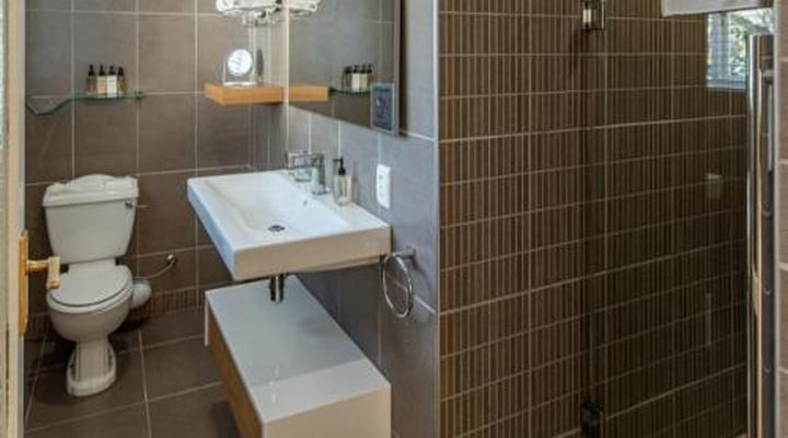 Ballinderry, The Robertson Guest House