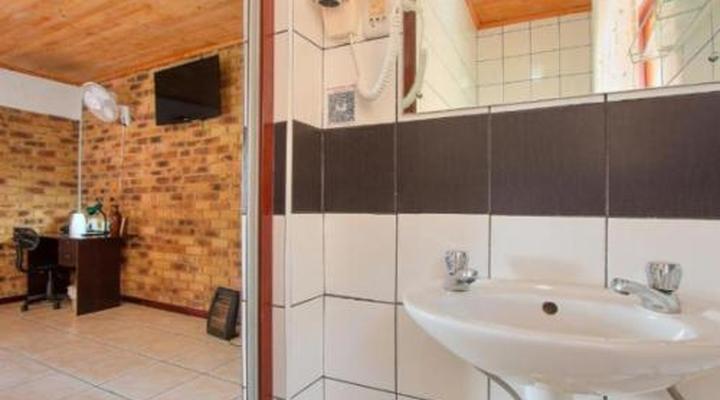 Airport Bird & Game Lodge