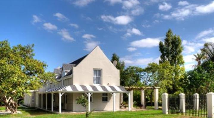 Oewerzicht Tented River Lodge & Farm Cottages