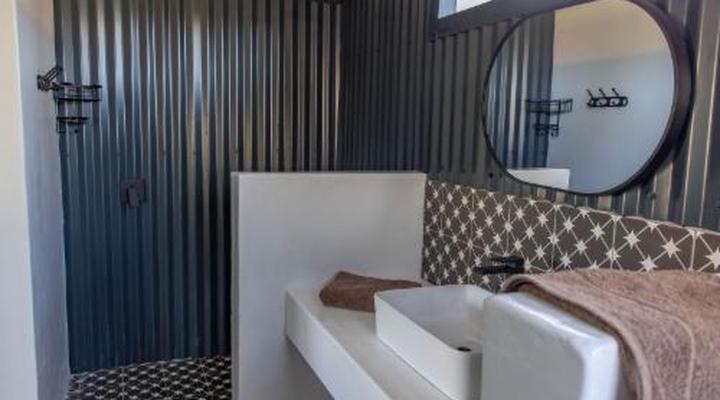 Oewerzicht Tented River Lodge & Farm Cottages