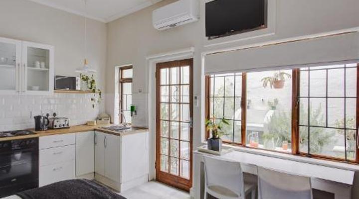 Leeuwenzee Guest House