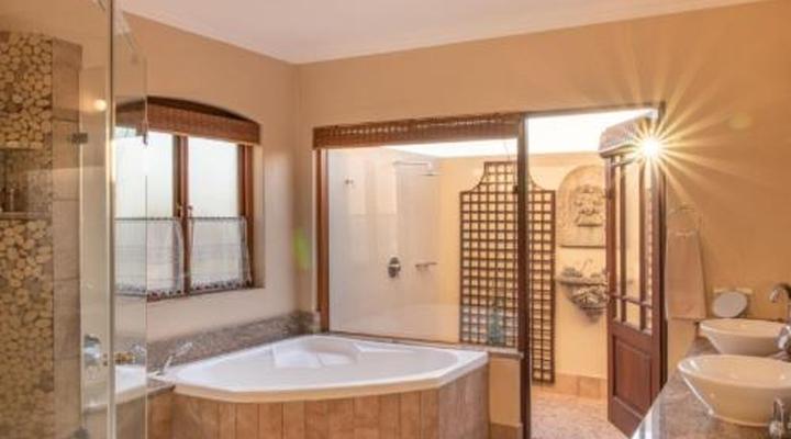 Olivers Restaurant, Lodge and Wellness Centre