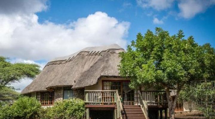 Rhino River Lodge