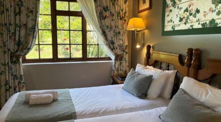 Eight Bells Mountain Inn