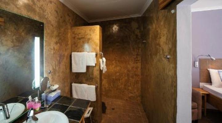 GuBas De Hoek meet eat sleep