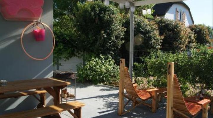 GuBas De Hoek meet eat sleep