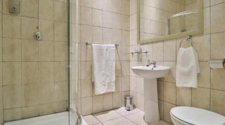 Fin and Feather Guest Lodge