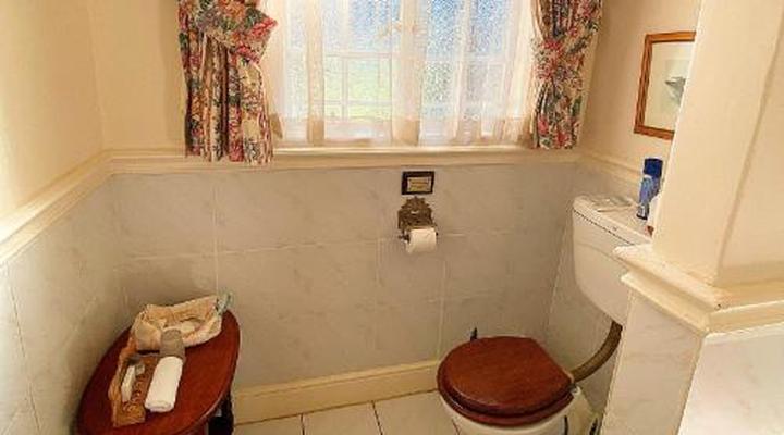 Sherwood's Country House