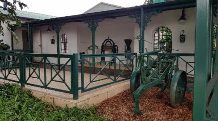 Sherwood's Country House