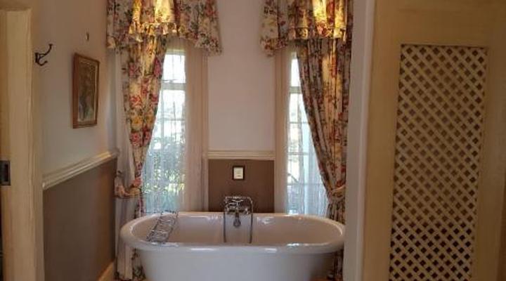 Sherwood's Country House