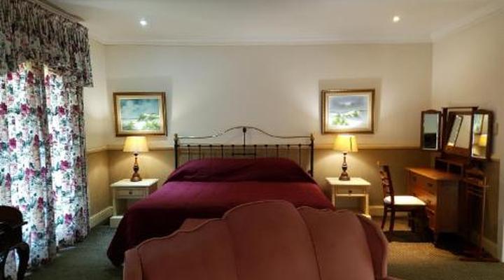 Sherwood's Country House