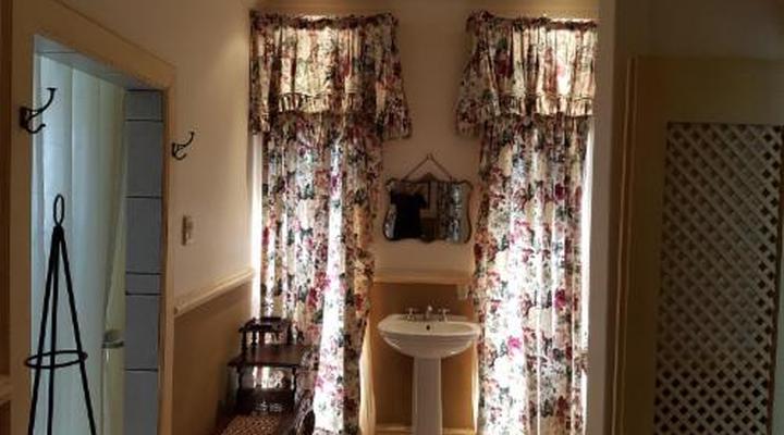 Sherwood's Country House