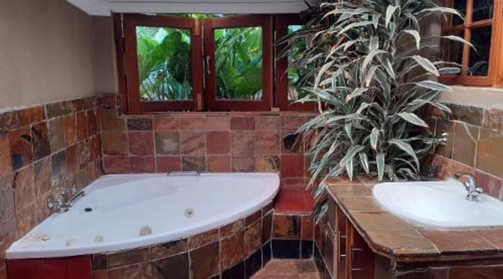 Emahlathini Farm Lodge