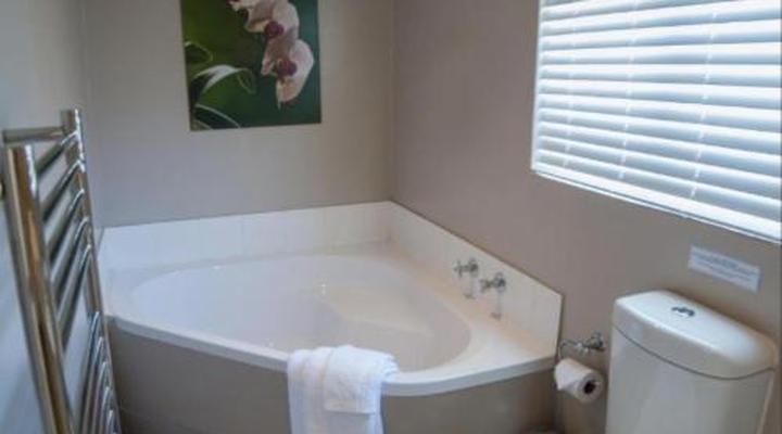 Sneezewood Farm B&B and Self-Catering Cottage