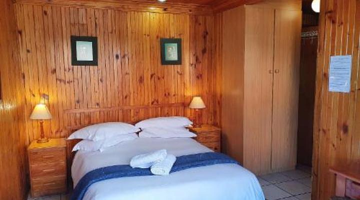 Lakeside Motel & Self-catering