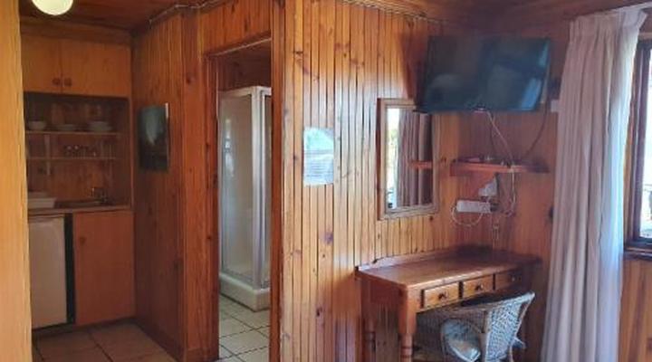 Lakeside Motel & Self-catering