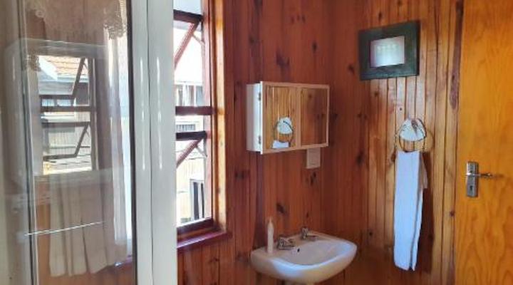 Lakeside Motel & Self-catering