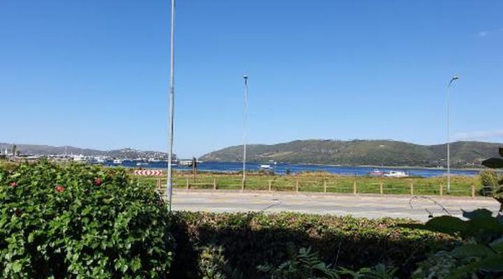 Lakeside Motel & Self-catering