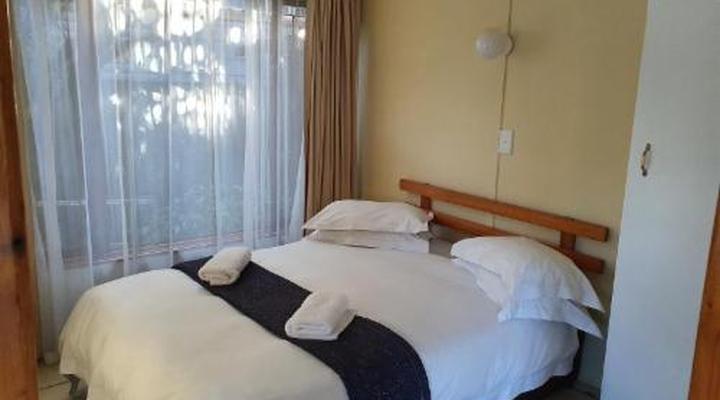 Lakeside Motel & Self-catering