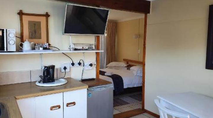 Lakeside Motel & Self-catering