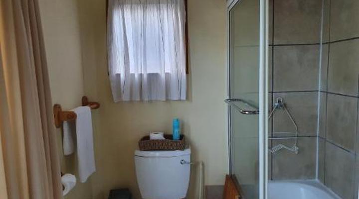 Lakeside Motel & Self-catering