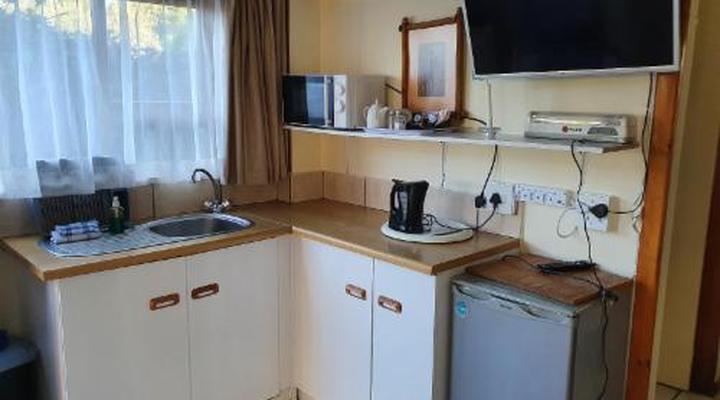 Lakeside Motel & Self-catering