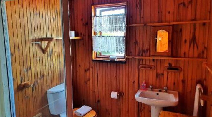 Lakeside Motel & Self-catering