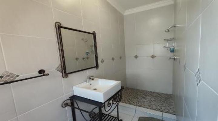 Bird's Nest Guest House