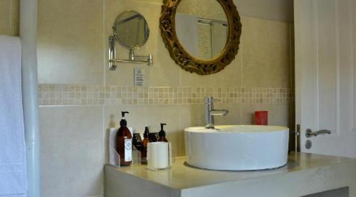 Leaves Exclusive Guest House