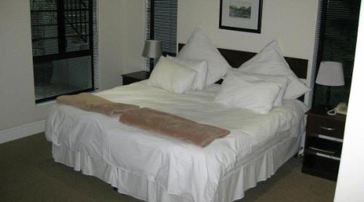 Fourteenth Green Guest Lodge