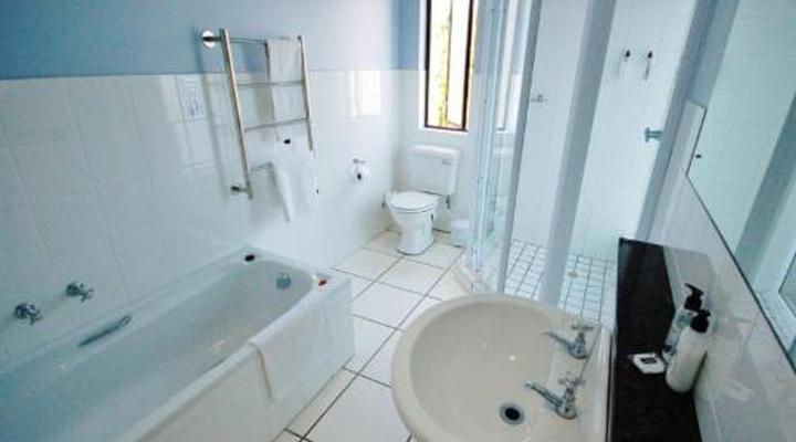 Fourteenth Green Guest Lodge