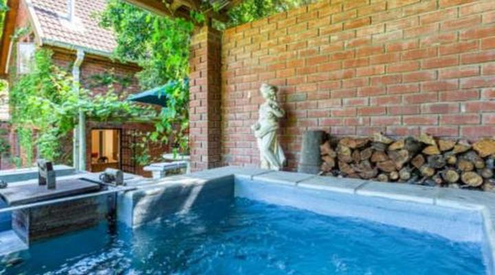 Orchard Cottage at Devon Castle