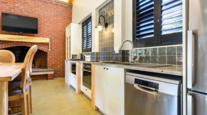 Orchard Cottage at Devon Castle