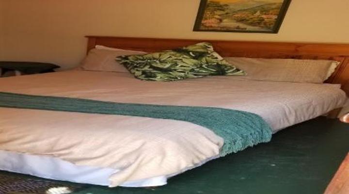 Jacobs Bay Backpackers - The Plot