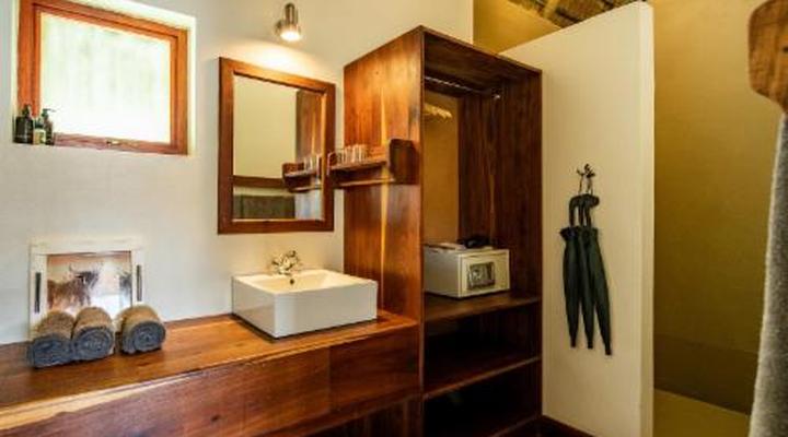 Hakusembe River Lodge